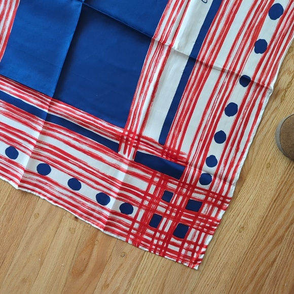 Large designer silk square scarf - Picture 4 of 5